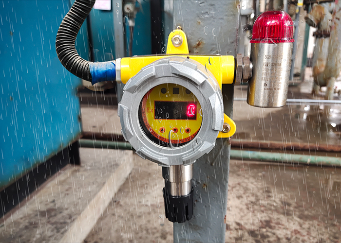 How to solve the problem of water ingress in gas detectors during stormy weather?